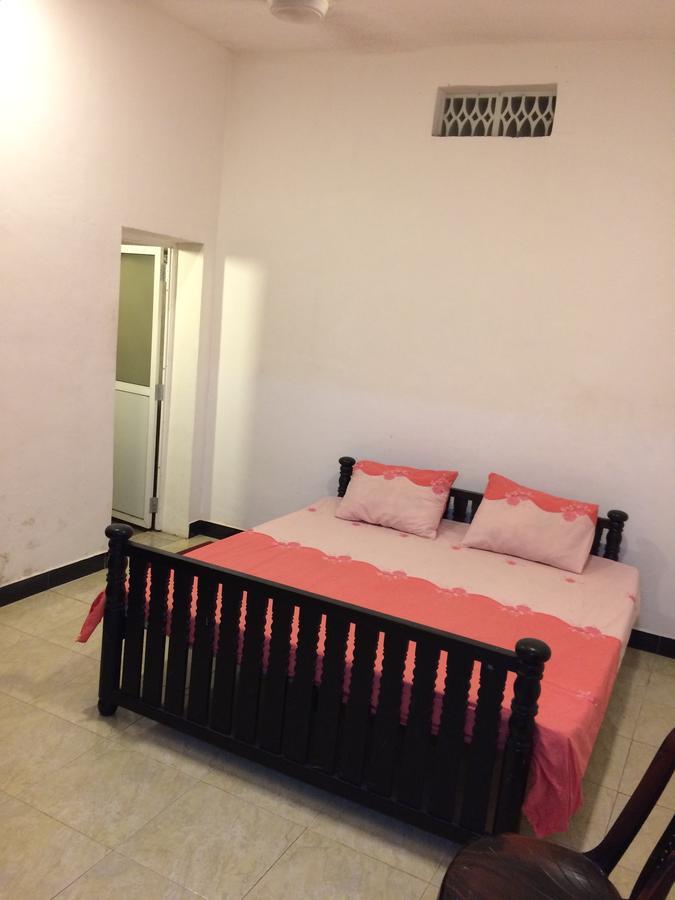Rr House Hotell Colombo Exteriör bild
